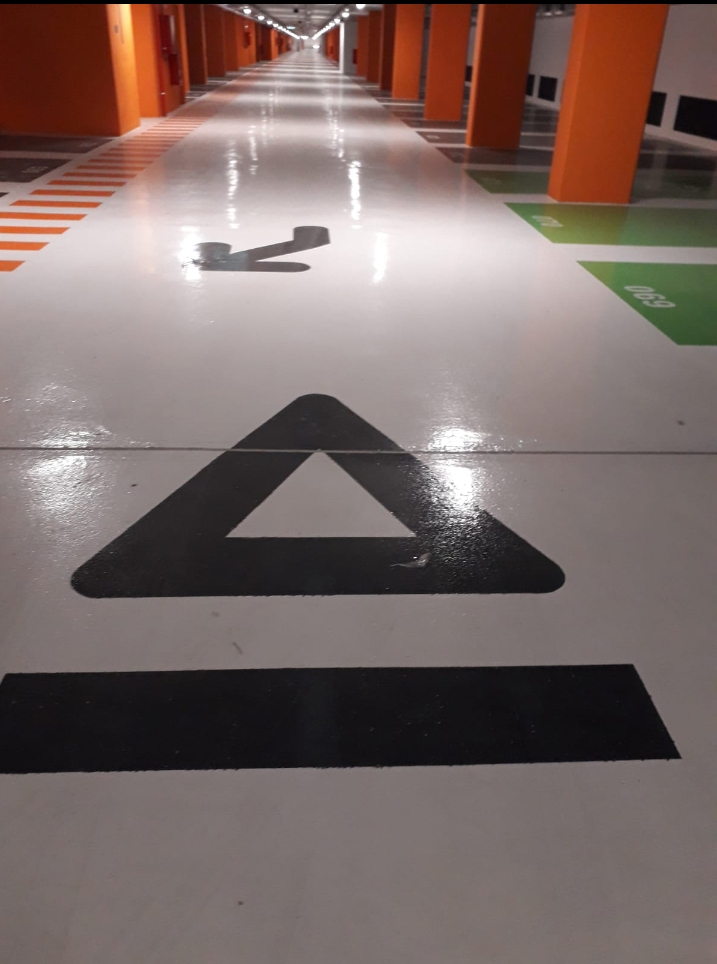 pintado y señalizacion pavimentos parking