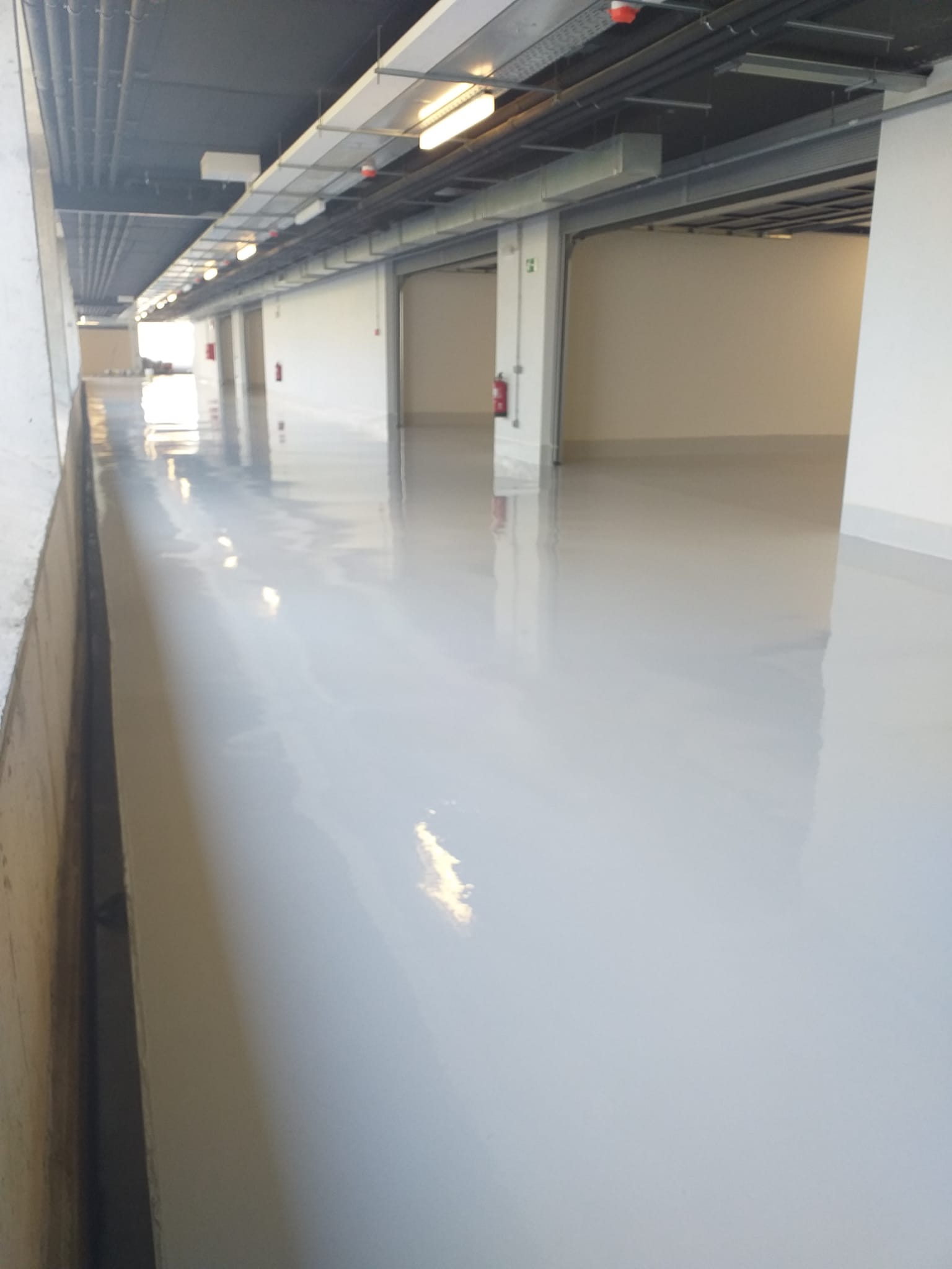 pintado y señalizacion pavimentos parking