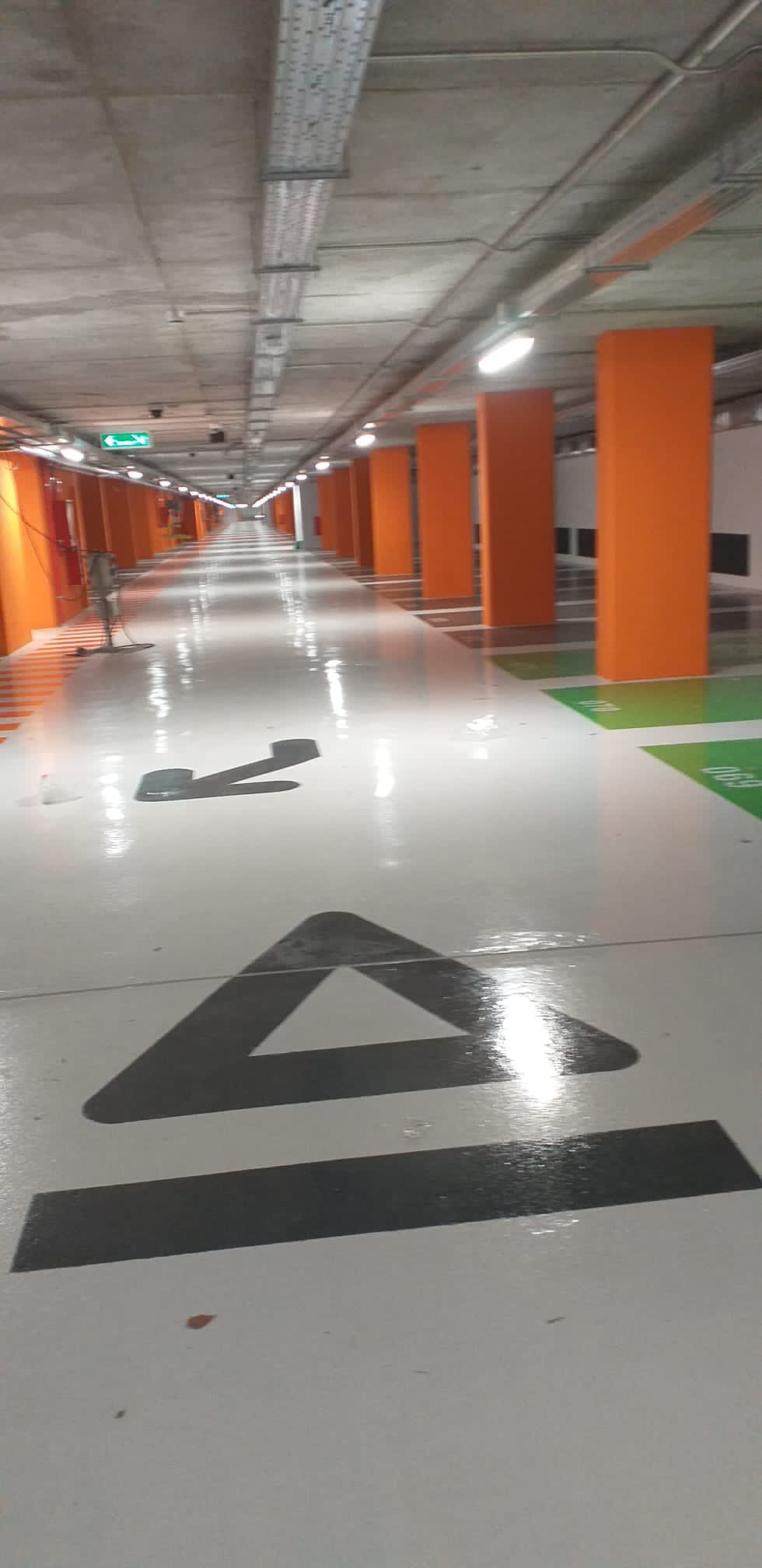 pintado y señalizacion pavimentos parking