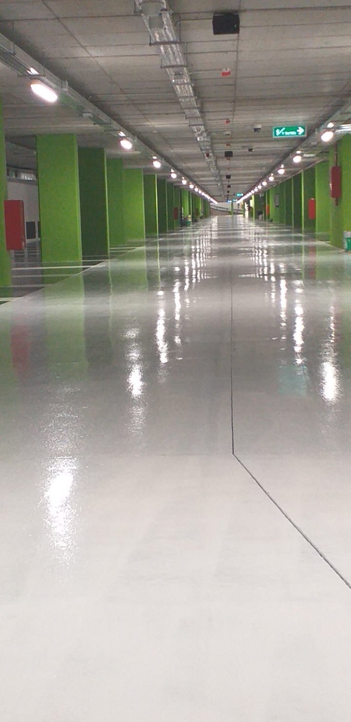 pintado y señalizacion pavimentos parking