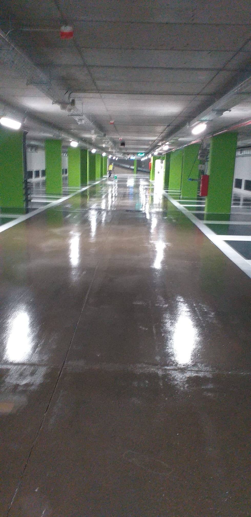 pintado y señalizacion pavimentos parking